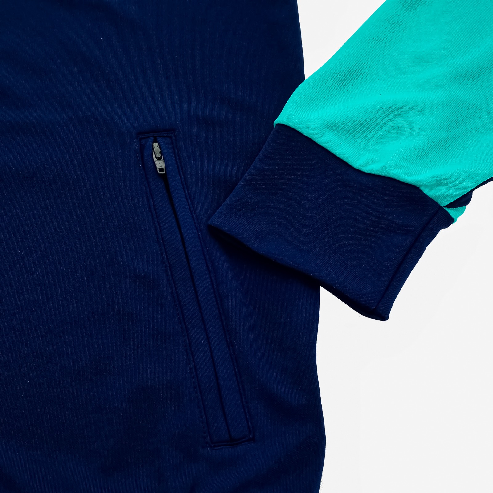 Casaca de fútbol de cierre completo