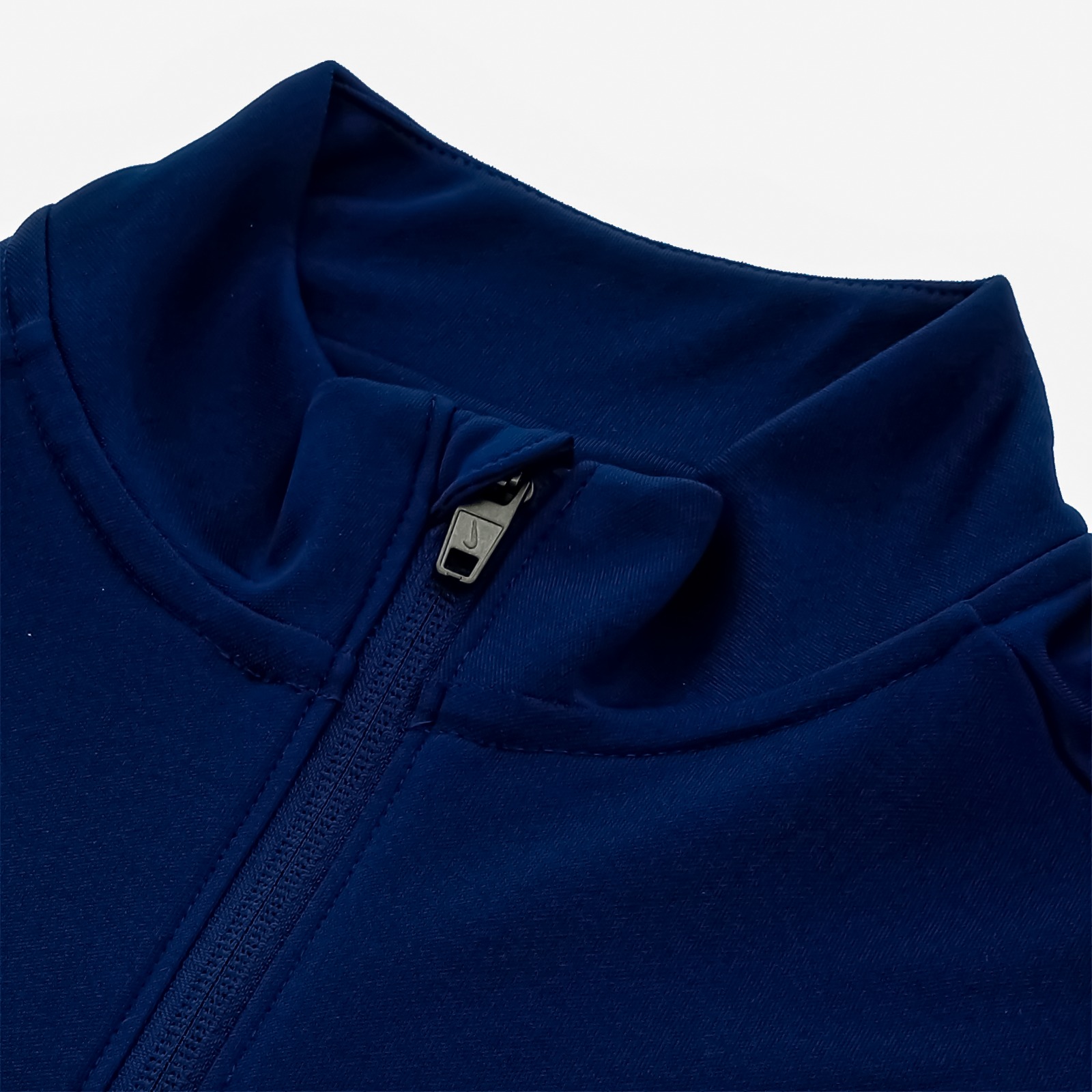 Casaca de fútbol de cierre completo